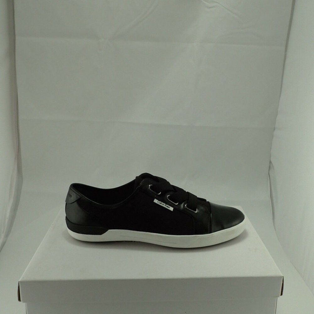 NIB Calvin Klein Trinah CK Signature Sneakers 8.5